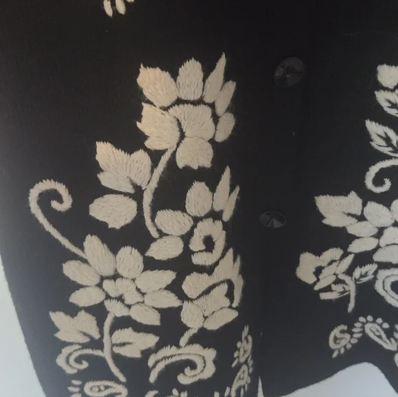 Black and White Floral Sweater Coat - Picture 3 of 5